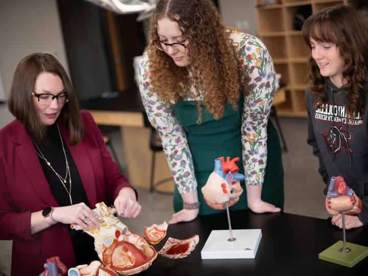 Dr. Shakerley and students study antatomy